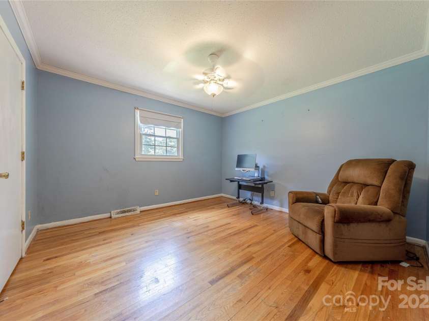 5840 Potter Road, Matthews, NC 28104.  MLS# CAR4261373, YatesRealty ID 16807. 