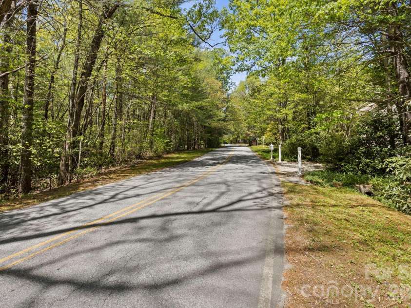 100 Greenbriar Avenue, Flat Rock, NC 28731.  MLS# CAR4373897, YatesRealty ID 16808. 