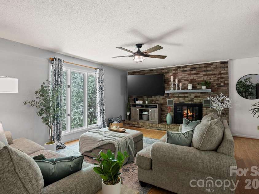 100 Greenbriar Avenue, Flat Rock, NC 28731.  MLS# CAR4373897, YatesRealty ID 16808. 