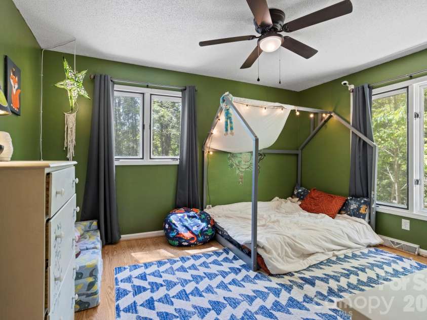 100 Greenbriar Avenue, Flat Rock, NC 28731.  MLS# CAR4373897, YatesRealty ID 16808. 