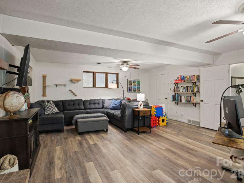 100 Greenbriar Avenue, Flat Rock, NC 28731.  MLS# CAR4373897, YatesRealty ID 16808. 