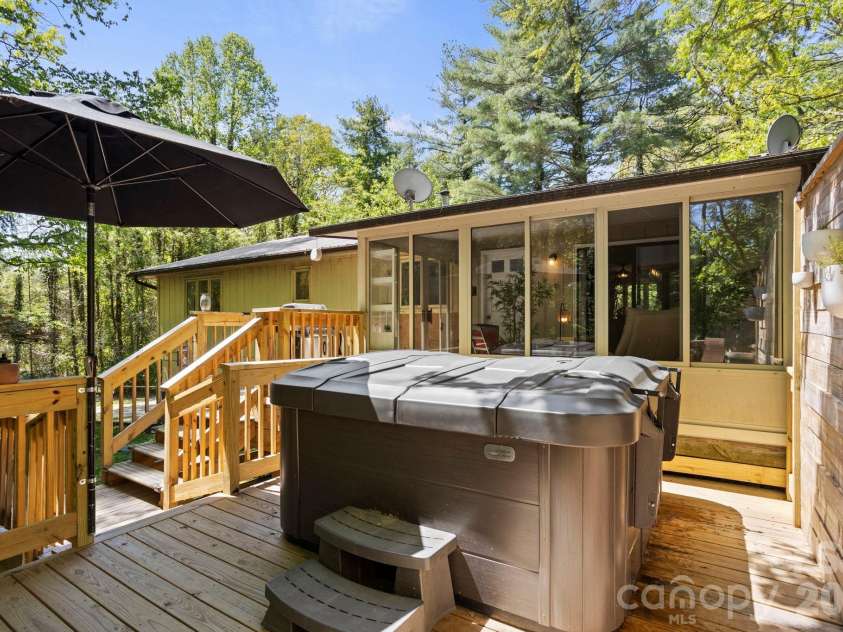 100 Greenbriar Avenue, Flat Rock, NC 28731.  MLS# CAR4373897, YatesRealty ID 16808. 