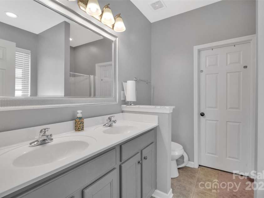 9614 Turning Wheel Drive, Charlotte, NC 28214.  MLS# CAR4257230, YatesRealty ID 16808. 