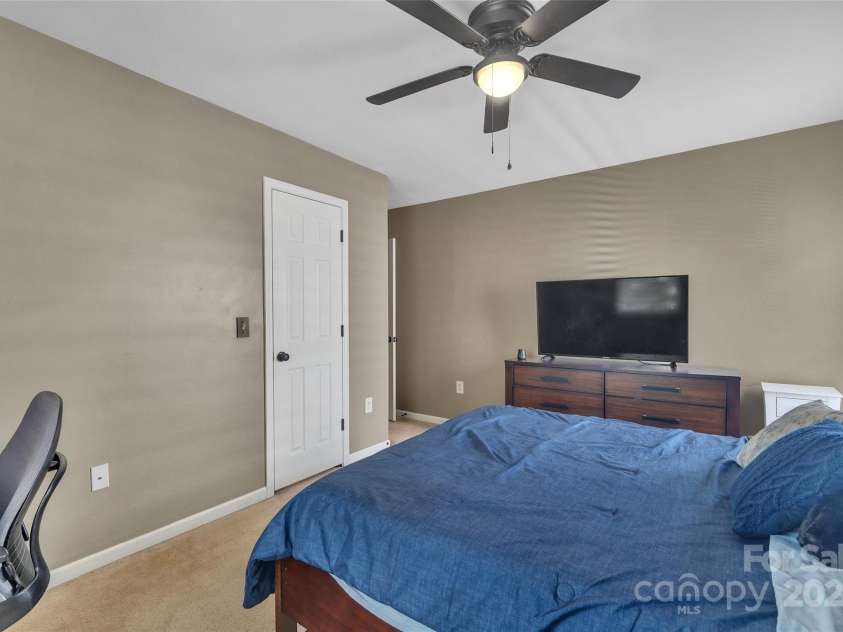9614 Turning Wheel Drive, Charlotte, NC 28214.  MLS# CAR4257230, YatesRealty ID 16808. 