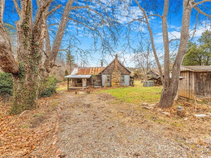 1 Mustang Drive, Leicester, NC 28748.  MLS# CAR4327824, YatesRealty ID 1681. 1 mustang dr. 