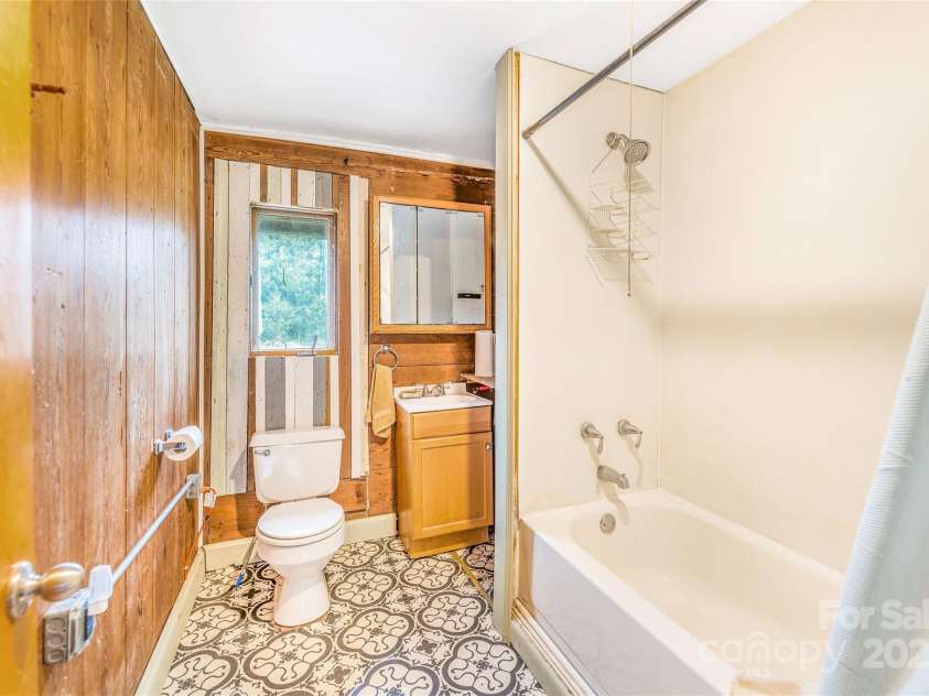1 Mustang Drive, Leicester, NC 28748.  MLS# CAR4327824, YatesRealty ID 1681. Bathroom 