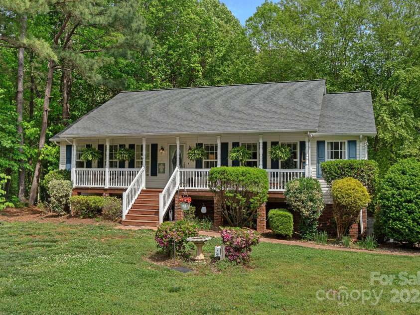 160 Kingfisher Drive, Mooresville, NC 28117.  MLS# CAR4249997, YatesRealty ID 16811. Front