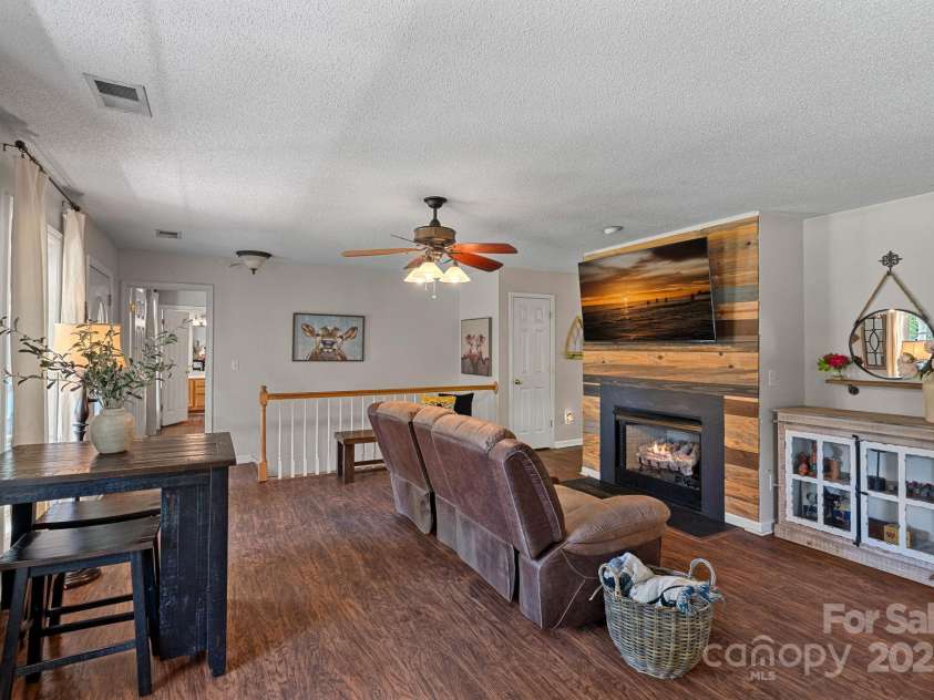 160 Kingfisher Drive, Mooresville, NC 28117.  MLS# CAR4249997, YatesRealty ID 16811. Living Room