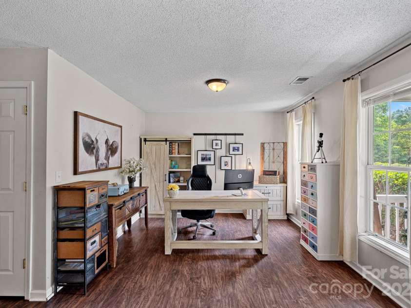 160 Kingfisher Drive, Mooresville, NC 28117.  MLS# CAR4249997, YatesRealty ID 16811. Office