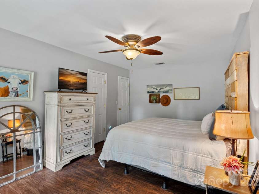 160 Kingfisher Drive, Mooresville, NC 28117.  MLS# CAR4249997, YatesRealty ID 16811. Primary Bedroom