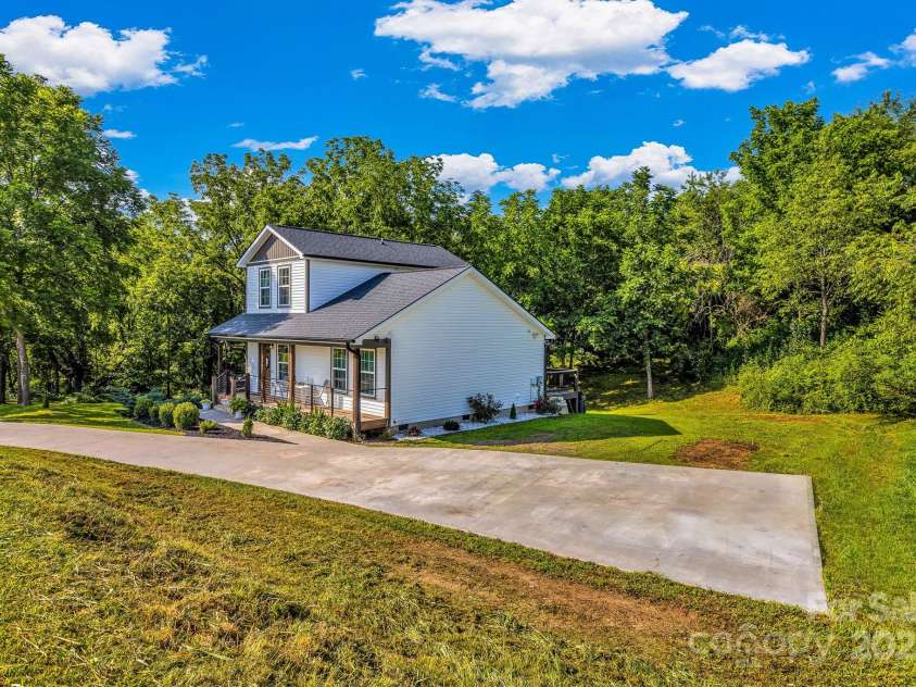 1024 Bear Creek Road, Leicester, NC 28748.  MLS# CAR4277159, YatesRealty ID 16812. 
