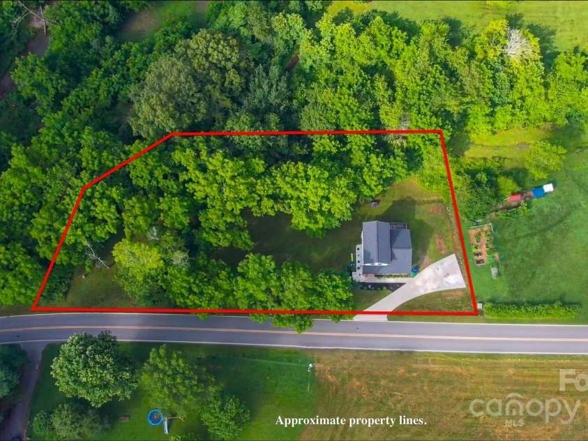 1024 Bear Creek Road, Leicester, NC 28748.  MLS# CAR4277159, YatesRealty ID 16812. 