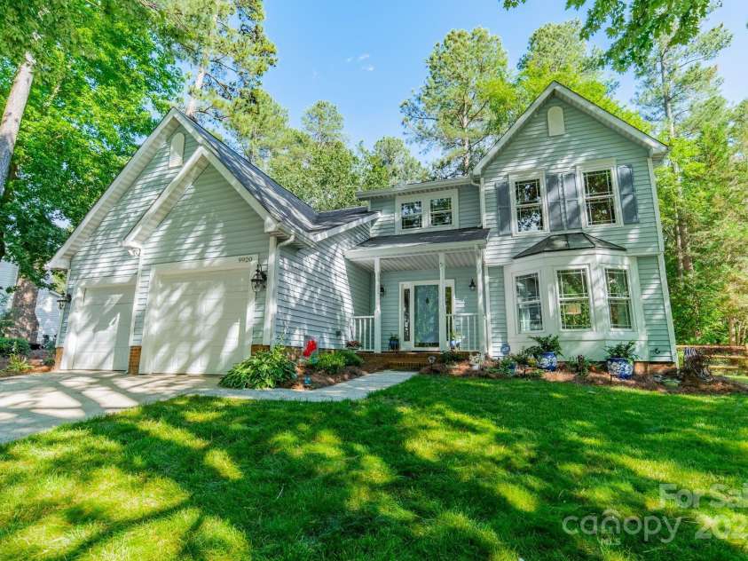 9920 White Cascade Drive, Charlotte, NC 28269.  MLS# CAR4264407, YatesRealty ID 16812. 