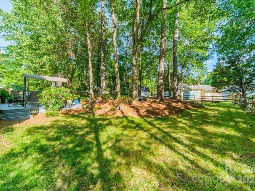 9920 White Cascade Drive, Charlotte, NC 28269.  MLS# CAR4264407, YatesRealty ID 16812. 