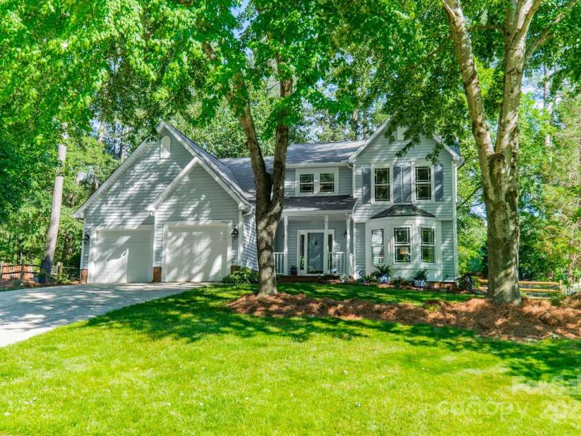 9920 White Cascade Drive, Charlotte, NC 28269.  MLS# CAR4264407, YatesRealty ID 16812. 9920 White Cascade Drive