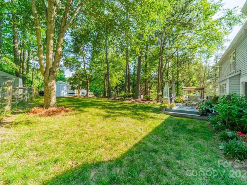 9920 White Cascade Drive, Charlotte, NC 28269.  MLS# CAR4264407, YatesRealty ID 16812. Back yard