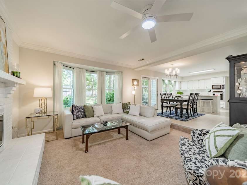 9920 White Cascade Drive, Charlotte, NC 28269.  MLS# CAR4264407, YatesRealty ID 16812. Great Room