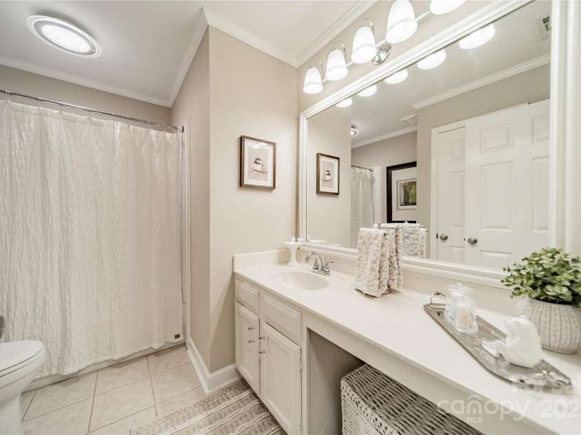 9920 White Cascade Drive, Charlotte, NC 28269.  MLS# CAR4264407, YatesRealty ID 16812. Hall Full Bathroom