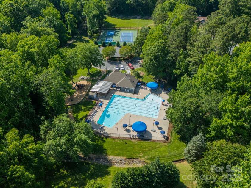 9920 White Cascade Drive, Charlotte, NC 28269.  MLS# CAR4264407, YatesRealty ID 16812. Winchester Pool Club
