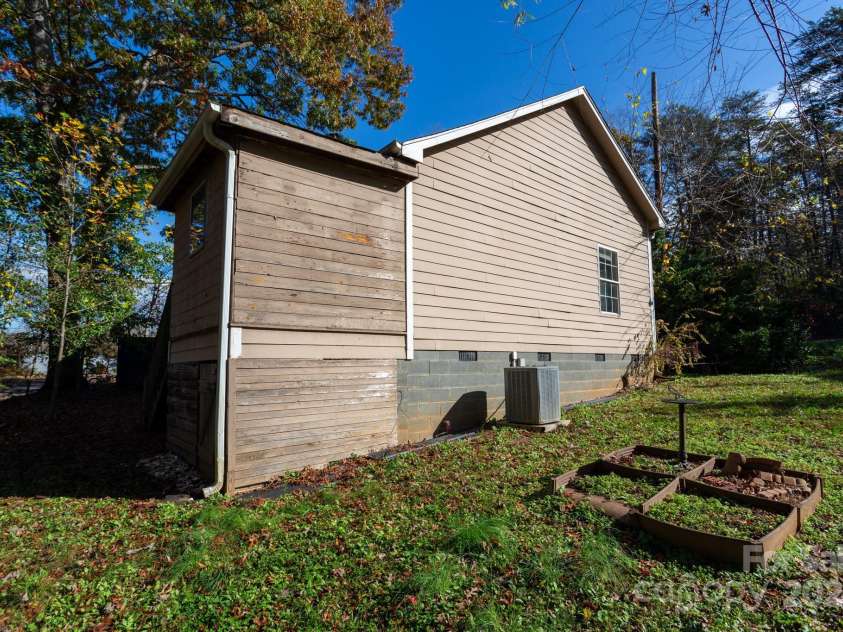 4020 Old 10 Highway, Nebo, NC 28761.  MLS# CAR4198420, YatesRealty ID 16813. 