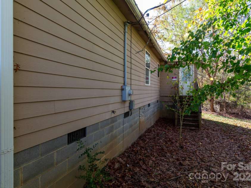 4020 Old 10 Highway, Nebo, NC 28761.  MLS# CAR4198420, YatesRealty ID 16813. 