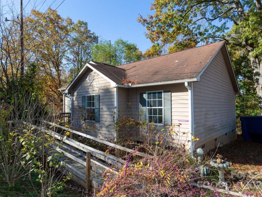 4020 Old 10 Highway, Nebo, NC 28761.  MLS# CAR4198420, YatesRealty ID 16813. 