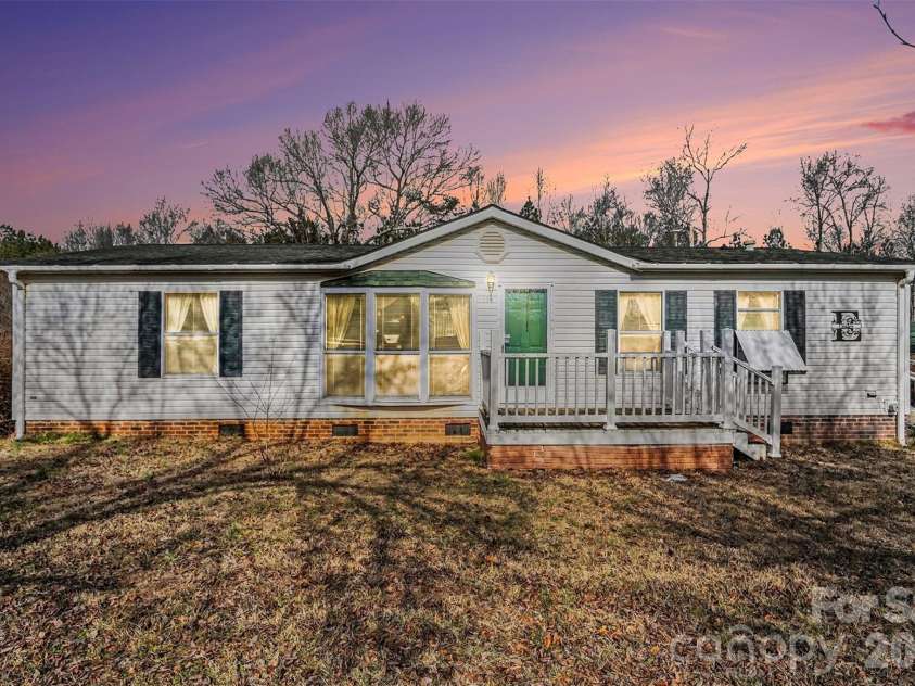 108 Twisted Oak Lane, Gastonia, NC 28052.  MLS# CAR4349616, YatesRealty ID 16814. 