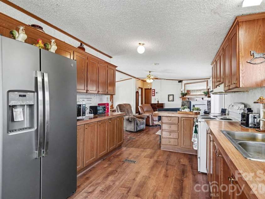 108 Twisted Oak Lane, Gastonia, NC 28052.  MLS# CAR4349616, YatesRealty ID 16814. 
