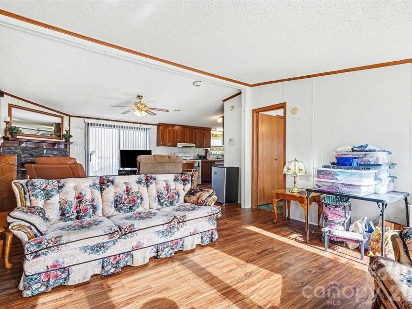 108 Twisted Oak Lane, Gastonia, NC 28052.  MLS# CAR4349616, YatesRealty ID 16814. 