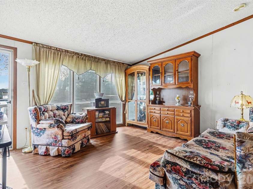 108 Twisted Oak Lane, Gastonia, NC 28052.  MLS# CAR4349616, YatesRealty ID 16814. 