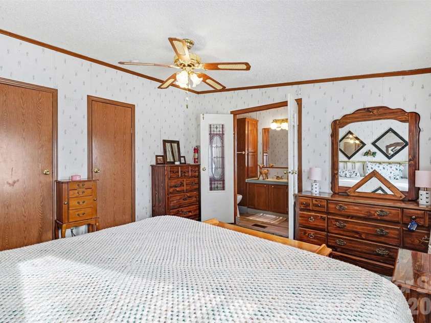 108 Twisted Oak Lane, Gastonia, NC 28052.  MLS# CAR4349616, YatesRealty ID 16814. 