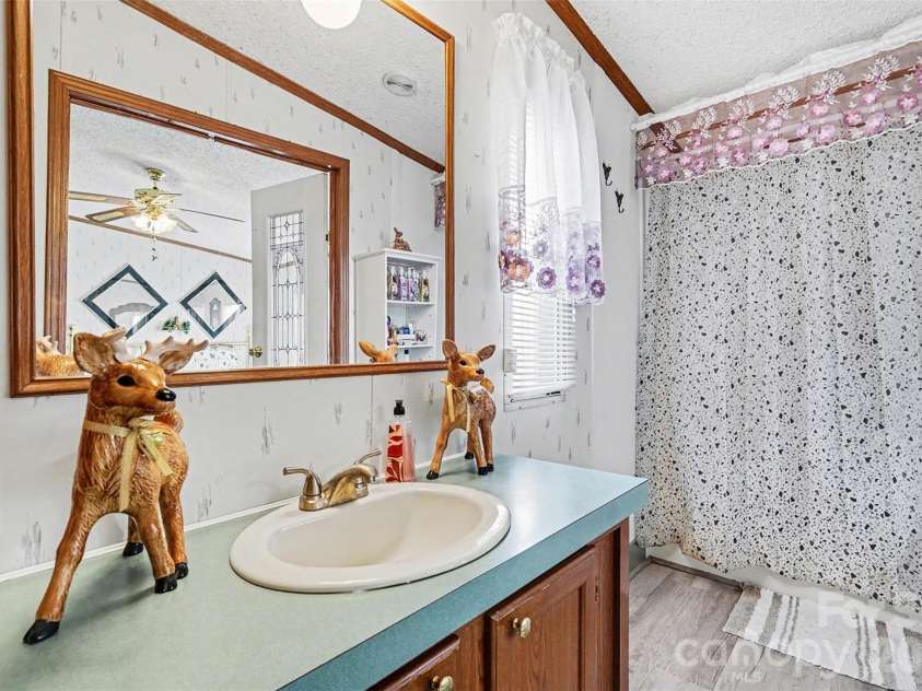 108 Twisted Oak Lane, Gastonia, NC 28052.  MLS# CAR4349616, YatesRealty ID 16814. 