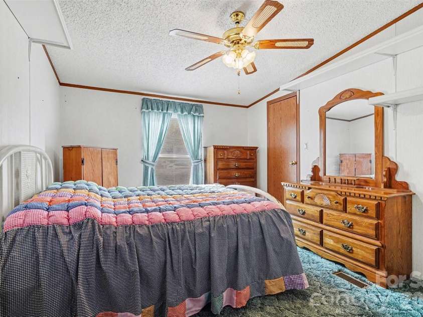 108 Twisted Oak Lane, Gastonia, NC 28052.  MLS# CAR4349616, YatesRealty ID 16814. 