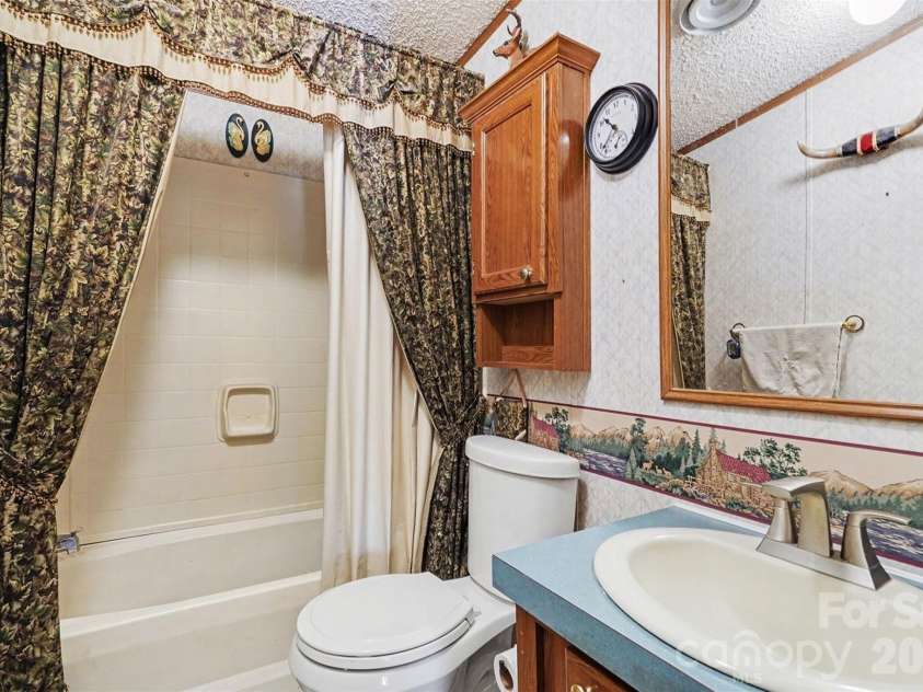 108 Twisted Oak Lane, Gastonia, NC 28052.  MLS# CAR4349616, YatesRealty ID 16814. 
