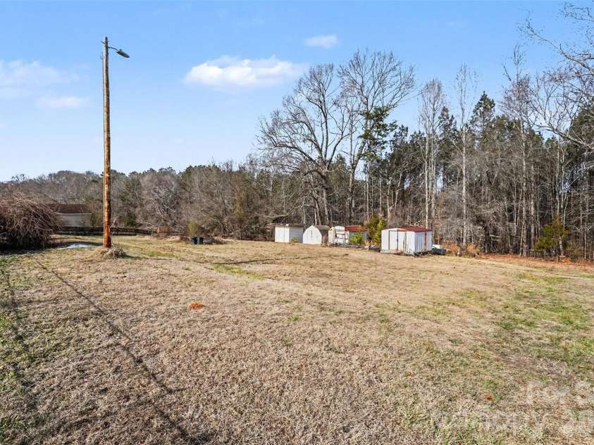 108 Twisted Oak Lane, Gastonia, NC 28052.  MLS# CAR4349616, YatesRealty ID 16814. 