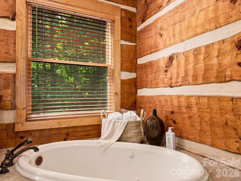37 Grinnin Sun Road, Burnsville, NC 28714.  MLS# CAR4352768, YatesRealty ID 16816. 