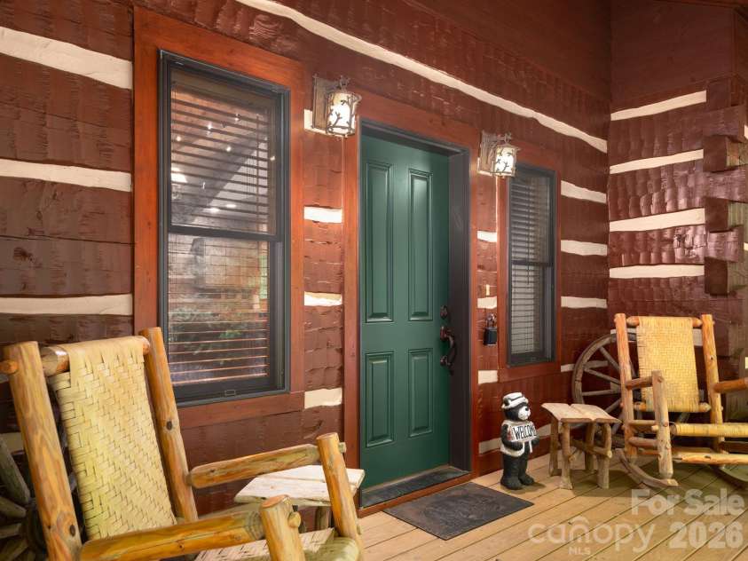 37 Grinnin Sun Road, Burnsville, NC 28714.  MLS# CAR4352768, YatesRealty ID 16816. 