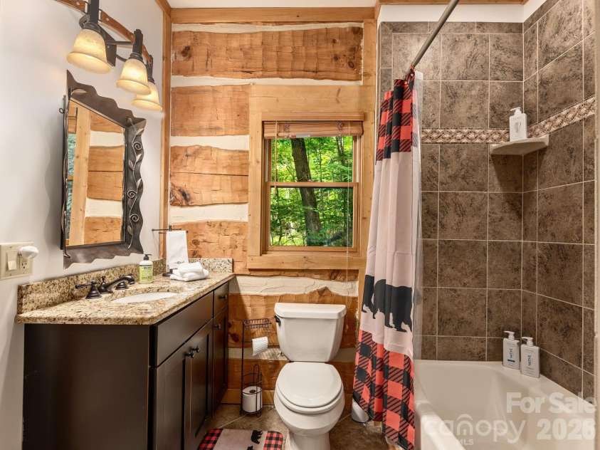 37 Grinnin Sun Road, Burnsville, NC 28714.  MLS# CAR4352768, YatesRealty ID 16816. 