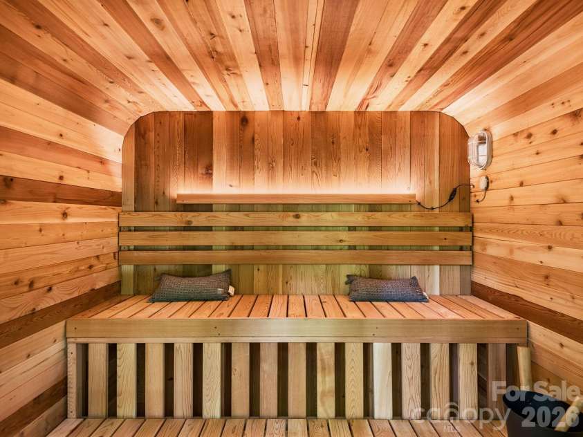 37 Grinnin Sun Road, Burnsville, NC 28714.  MLS# CAR4352768, YatesRealty ID 16816. 