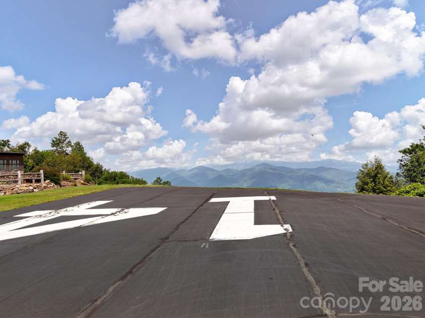 37 Grinnin Sun Road, Burnsville, NC 28714.  MLS# CAR4352768, YatesRealty ID 16816. 