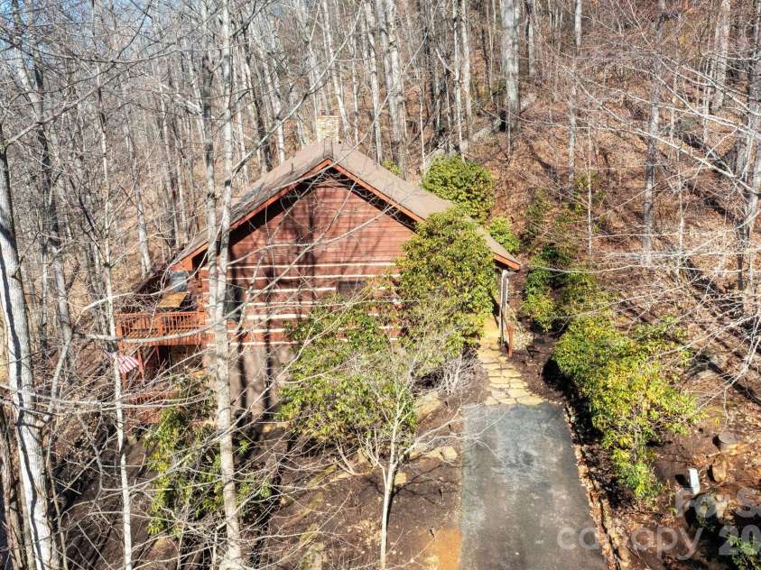 37 Grinnin Sun Road, Burnsville, NC 28714.  MLS# CAR4352768, YatesRealty ID 16816. 