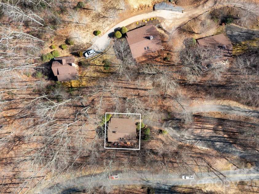37 Grinnin Sun Road, Burnsville, NC 28714.  MLS# CAR4352768, YatesRealty ID 16816. 
