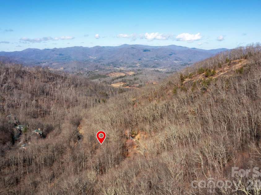 37 Grinnin Sun Road, Burnsville, NC 28714.  MLS# CAR4352768, YatesRealty ID 16816. 