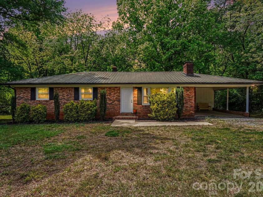 371 Sharon School Road, Statesville, NC 28677.  MLS# CAR4372823, YatesRealty ID 16817. 
