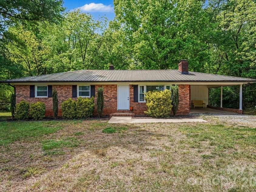 371 Sharon School Road, Statesville, NC 28677.  MLS# CAR4372823, YatesRealty ID 16817. 