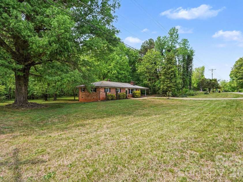 371 Sharon School Road, Statesville, NC 28677.  MLS# CAR4372823, YatesRealty ID 16817. 