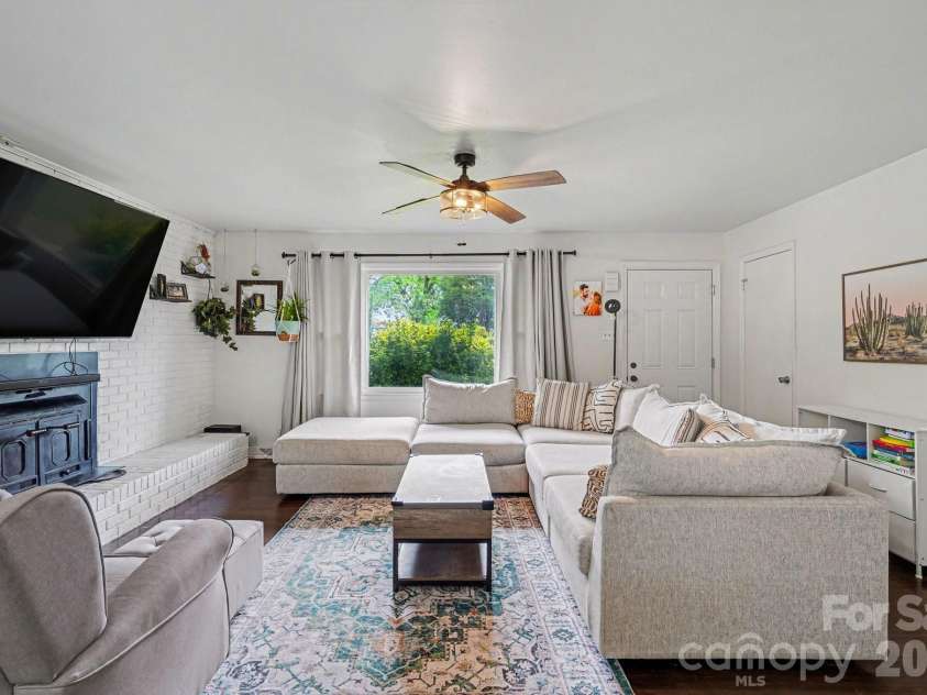 371 Sharon School Road, Statesville, NC 28677.  MLS# CAR4372823, YatesRealty ID 16817. 