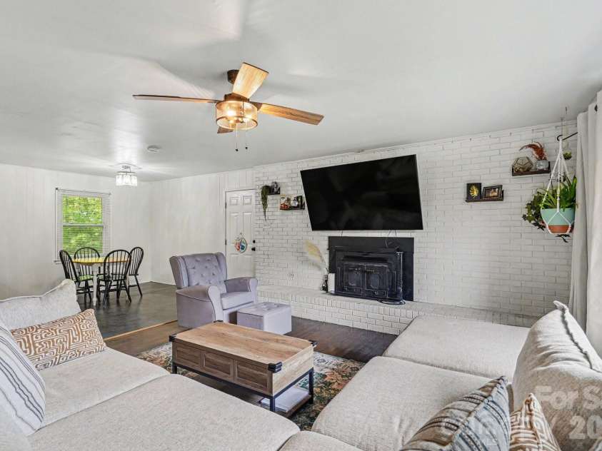 371 Sharon School Road, Statesville, NC 28677.  MLS# CAR4372823, YatesRealty ID 16817. 