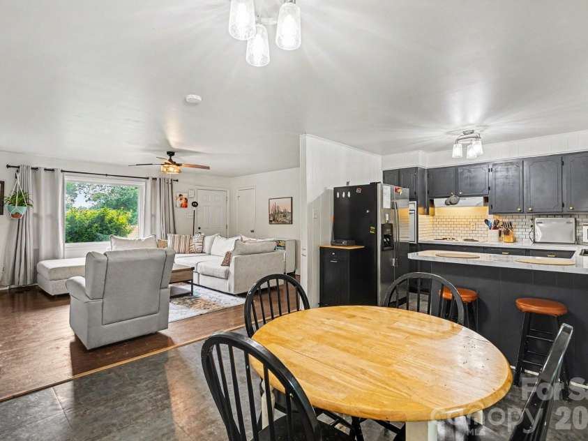 371 Sharon School Road, Statesville, NC 28677.  MLS# CAR4372823, YatesRealty ID 16817. 