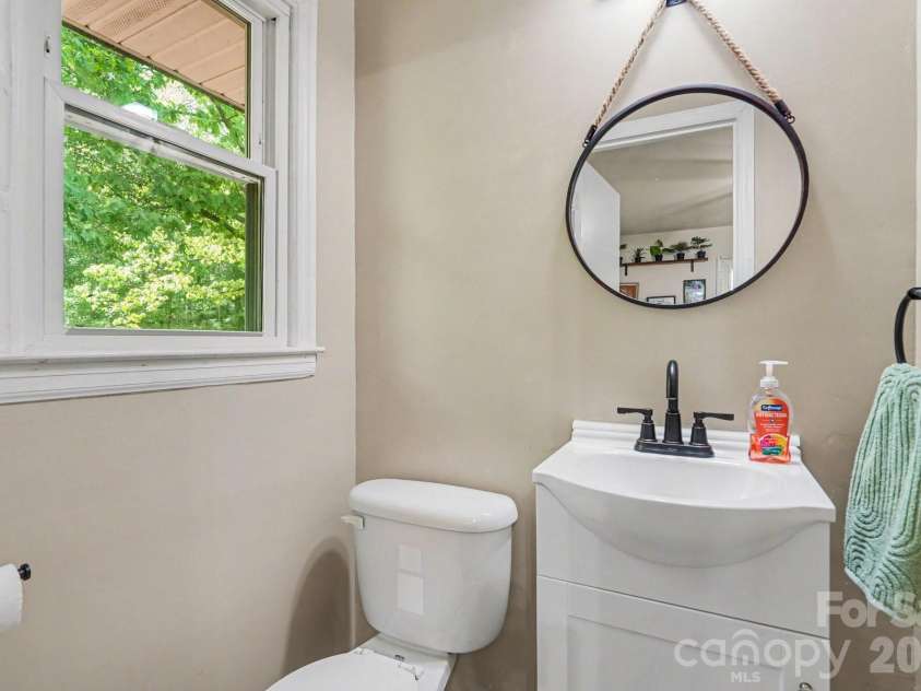 371 Sharon School Road, Statesville, NC 28677.  MLS# CAR4372823, YatesRealty ID 16817. 